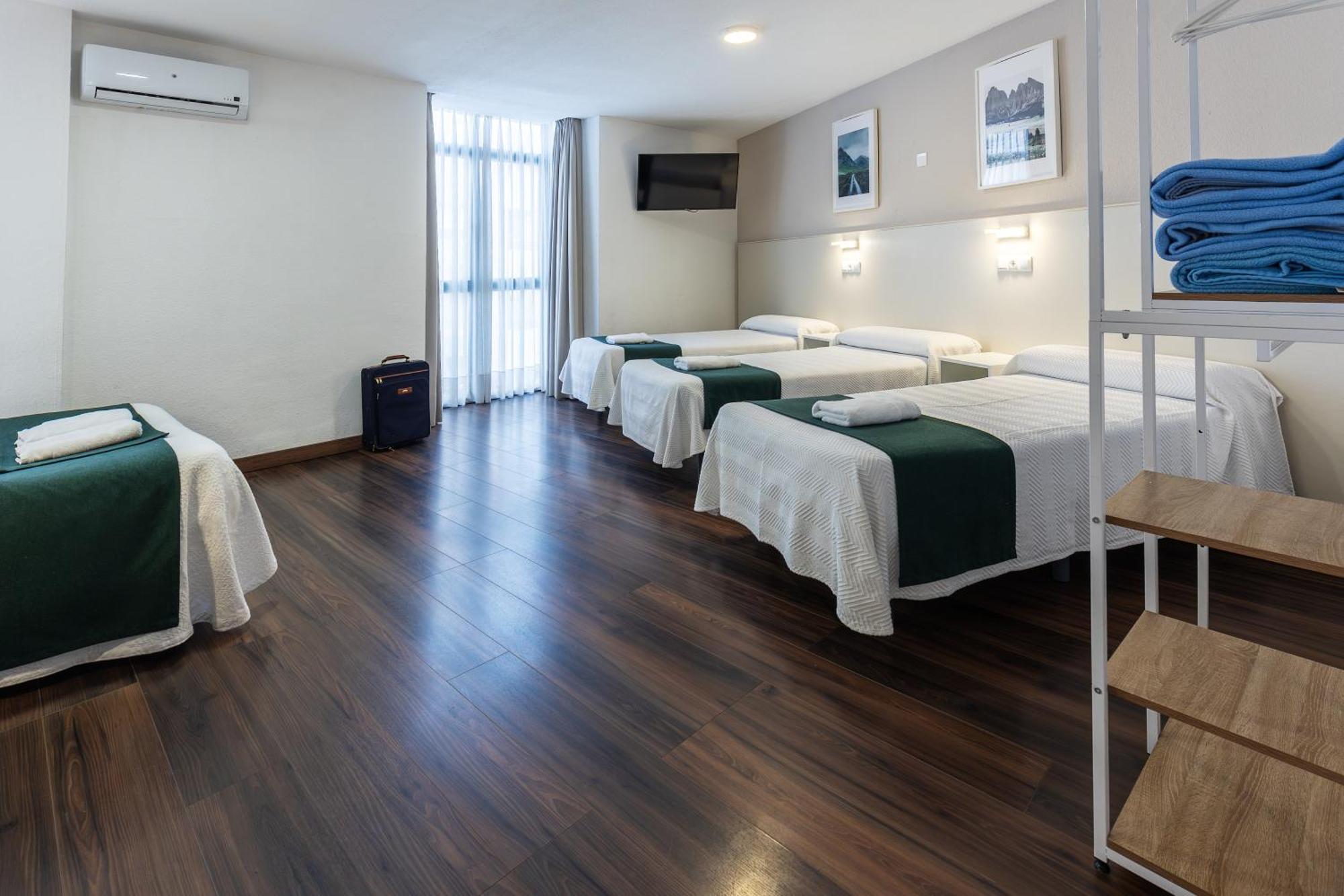 Hostal Gran Via Пинто Экстерьер фото
