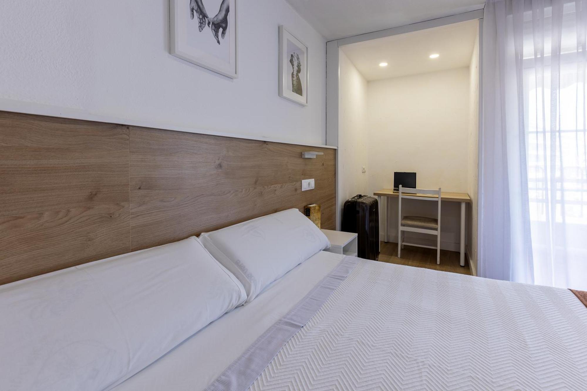 Hostal Gran Via Пинто Экстерьер фото