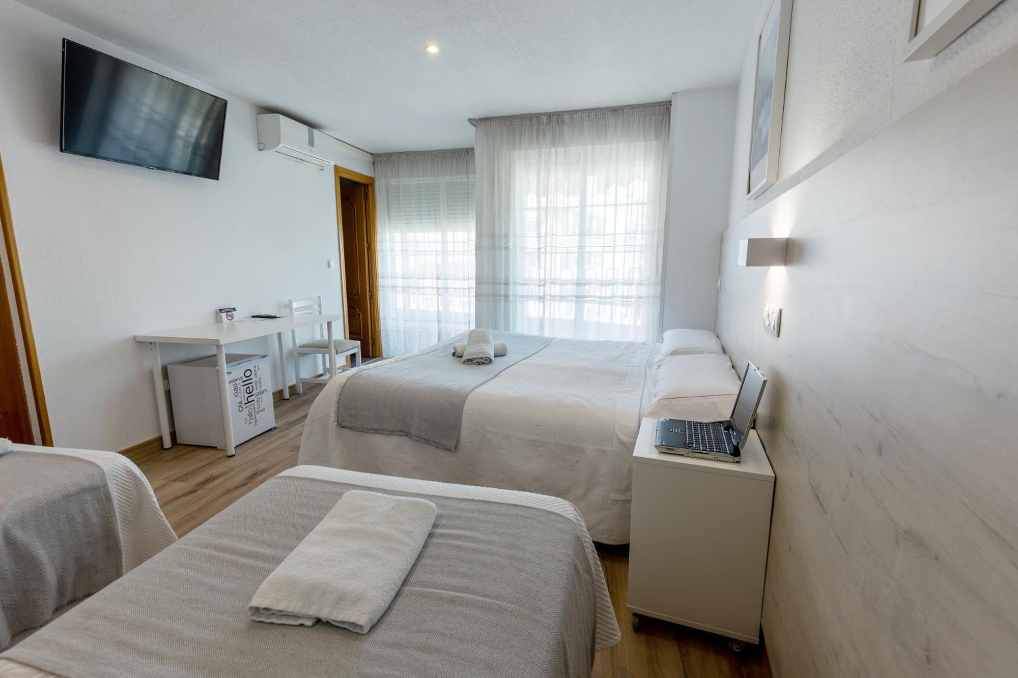 Hostal Gran Via Пинто Экстерьер фото
